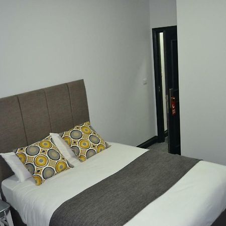 Manor House London Hotel Woodford Kültér fotó