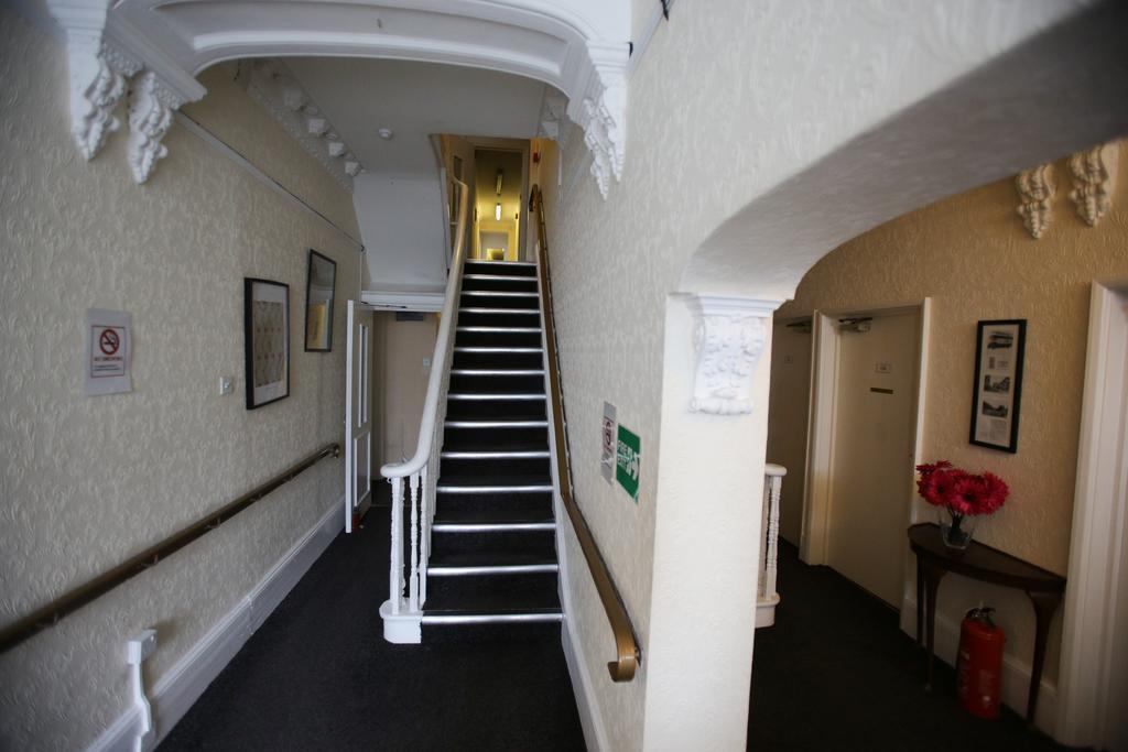 Manor House London Hotel Woodford Kültér fotó